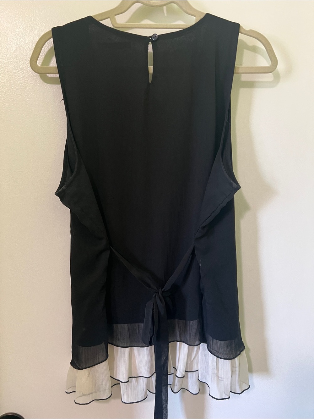 Madison Paige Black & Neutral Floral-Accent Sleeveless Pleated Top - Picture 6 of 6